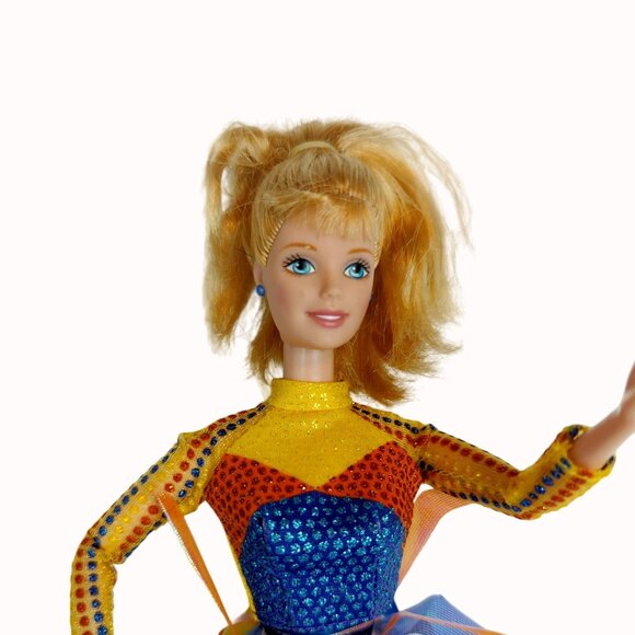 Vintage Olympic Winter Games Salt Lake 2002 Star Skater Barbie - Special Edition - Picture 3 of 5